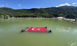 Yeşil Göl'de Türk bayrağı açtılar