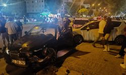 Dr. İlhan Gürel Caddesi'nde kaza: 2'si polis 4 yaralı