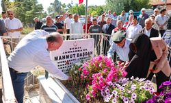 Şehit babası ile birlikte şehitliği ziyaret ettiler
