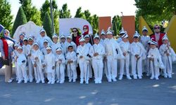 30 çocuk erkekliğe ilk adımını attı