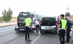 Kırıkkale-Çorum yolunda pikap ile otomobil çarpıştı