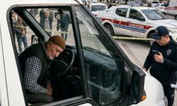 Yaşlı adam minibüste ölü bulundu