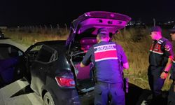 Otomobilde hareketsiz bulunan kişi hastaneye kaldırıldı