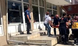 Kırathanede bıçaklı kavga