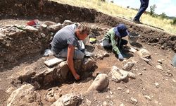Çorum'da 2 bin 300 yıllık yeni mezarlar bulundu