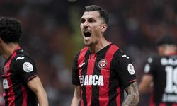 Yunanlı futbolcudan harika gol