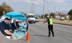Yoldan geçenlere pilav ikramı