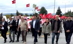 Türk bayraklarıyla Çorum Şehitliği’ne yürüdüler