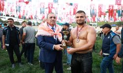 Bekir Eryücel başpehlivan oldu