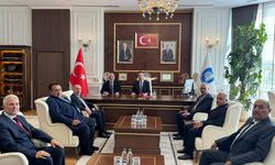 Bakan Bayraktar belediyenin yenilenebilir enerji yatırımları hakkında bilgi aldı