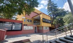 Perde açılmaya hazır ama bina ihtiyaca cevap vermekte zorlanıyor