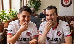 Birbirlerinden ayrılamıyorlar!