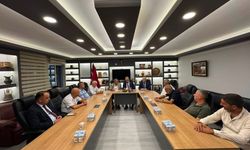 Ahlatcı esnafın taleplerini dinledi