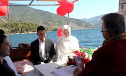 Çorumlu genç muhtar teknede dünyaevine girdi