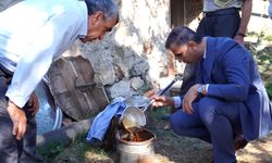 Kaymakam üzüm pekmezi yapımına katıldı