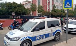 Ortaokulda kız öğrenci sınıf arkadaşını bıçakladı!