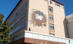 Eski belediye binasına 'çift başlı kartal' figürü