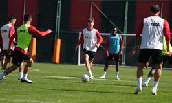 Burak Yılmaz pas çalıştırdı