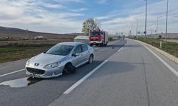 İki araç sanayi kavşağında çarpıştı