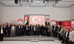 Muhtarlar onuruna yemek verildi