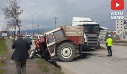 Traktör ikiye ayrıldı