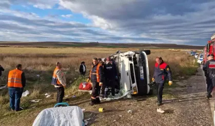 Tarım işçilerini taşıyan minibüs ile tanker çarpıştı: 1 ölü, 18 yaralı