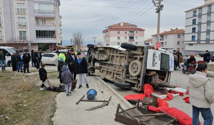 Tarım işçilerini taşıyan minibüs kaza yaptı: 5 yaralı
