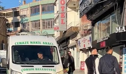 Otel odasında ölü bulundu