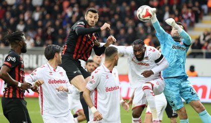 Çorum FK Sivas'ı 3 golle geçti