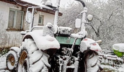Çorum'da bu köy güne karla uyandı