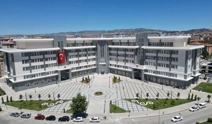 İki müdür görevini bırakıyor