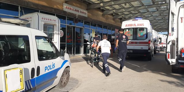 18 yaşındaki genç otobüsten düşerek yaralandı
