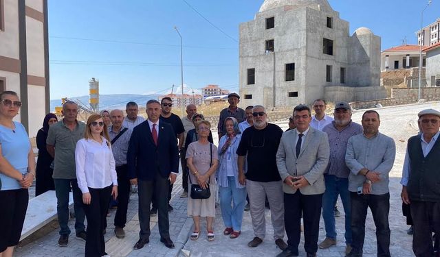 TOKİ konutları teslim edilmeyen hak sahipleri eylem yaptı