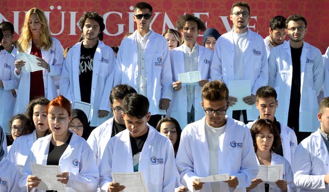 Çorum'da 151 doktor adayı beyaz önlük giydi