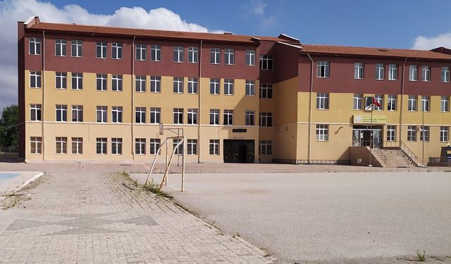 İlçede sınıf yetersizliğinden öğrenciler Çorum'a yönlendirildi