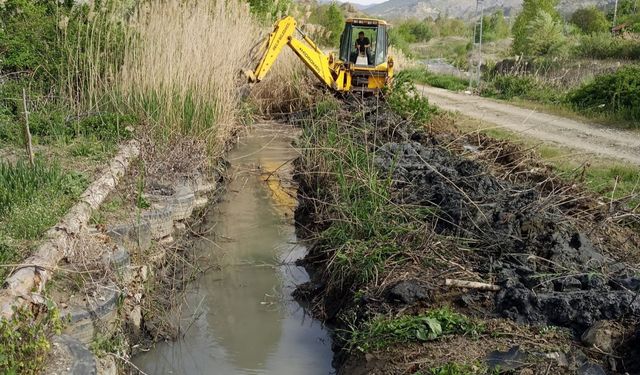 İskilip'te su kanalları temizleniyor