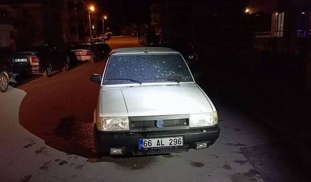 Gülabibey'de otomobile kurşun yağmuru: 1 yaralı