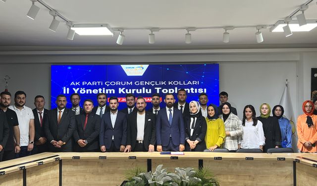 AK Parti Gençlik Kolları'nda yeni yönetim ilk toplantısını yaptı