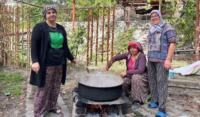 Çorum'un bu ilçesinde cevizli sucuk mesaisi başladı