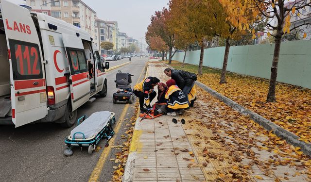 Elektrikli motosikletten düşen yaşlı kadın yaralandı