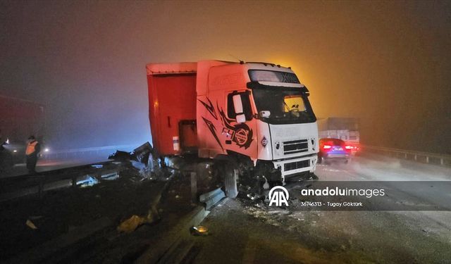 Tır kazası: Yol 2 saat ulaşıma kapandı