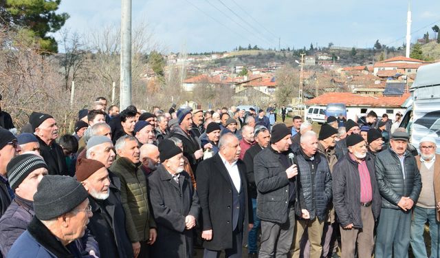 Yağmur yağmayınca köylüler duaya çıktı