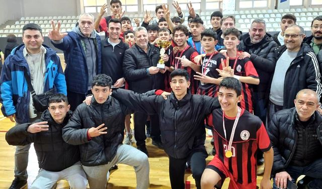 Gençler Futsal’ın kralı  Şehit Emin Güner MTAL