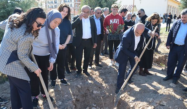 Atıl okul bahçeleri meyve bahçesine dönüşüyor
