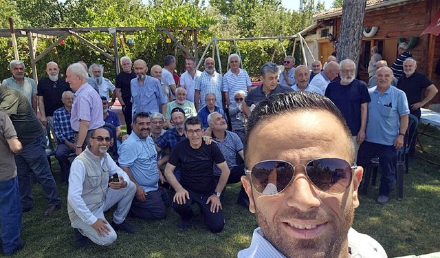 Emir Ahmet Sokak'ta oturanlar yıllar sonra bir araya geldi