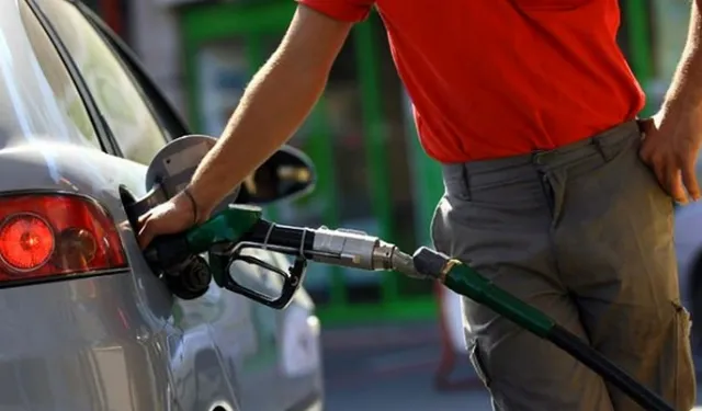 Benzine üçüncü indirim geliyor!