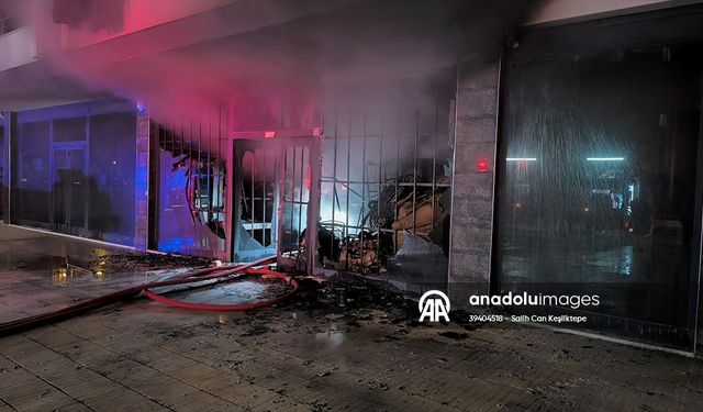 AVM deposunda yangın çıktı