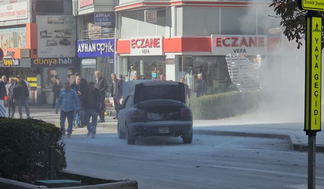 Seyir halindeki otomobilde yangın