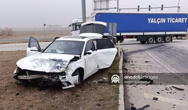 İki otomobil çarpıştı: 5 yaralı