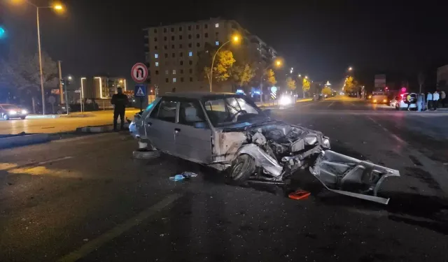 Alkollü tır sürücüsü otomobile çarptı